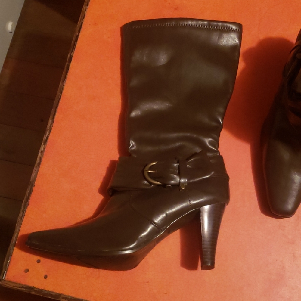 Boots - Picture 2 of 5